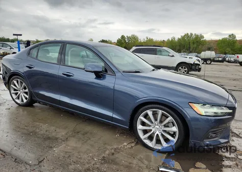 2020 Volvo S60 T6 Momentum z USA, uszkodzony, nr VIN 7JRA22TK4LG056818